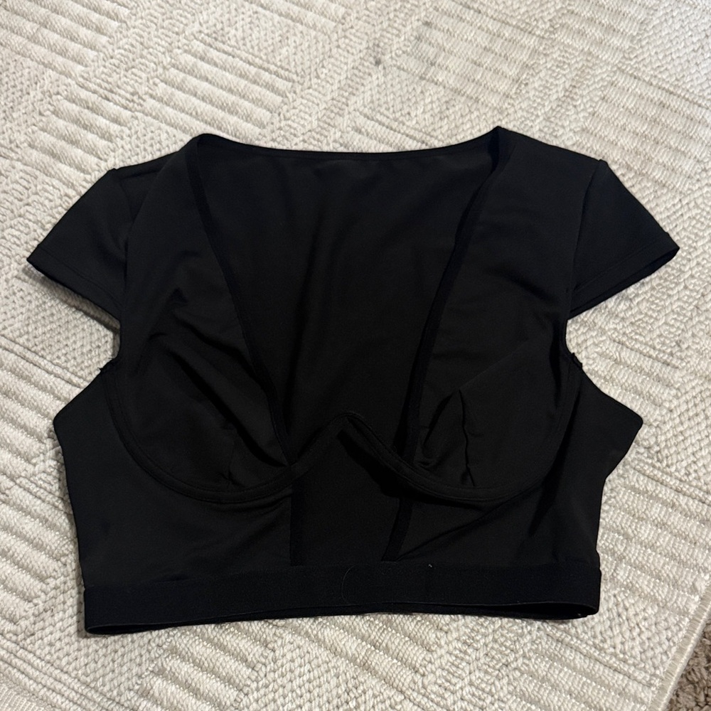 Black Women's Short Sleeve Scoop Crop Top